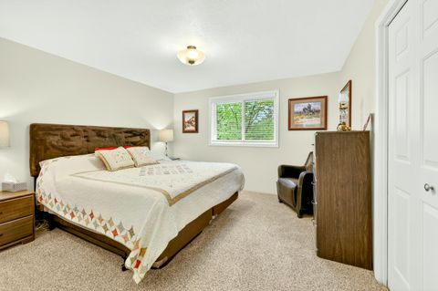 Tiny photo for 1230 Westmont Drive, Jacksonville, OR 97530 (MLS # 220219949)