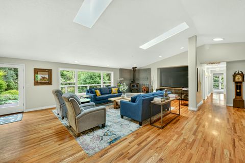 Tiny photo for 1230 Westmont Drive, Jacksonville, OR 97530 (MLS # 220219949)