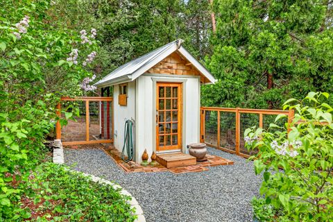 Tiny photo for 1230 Westmont Drive, Jacksonville, OR 97530 (MLS # 220219949)