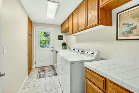 Tiny photo for 1230 Westmont Drive, Jacksonville, OR 97530 (MLS # 220219949)