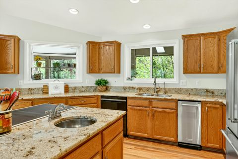 Tiny photo for 1230 Westmont Drive, Jacksonville, OR 97530 (MLS # 220219949)