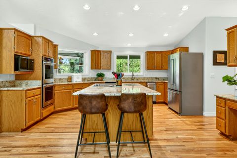 Tiny photo for 1230 Westmont Drive, Jacksonville, OR 97530 (MLS # 220219949)