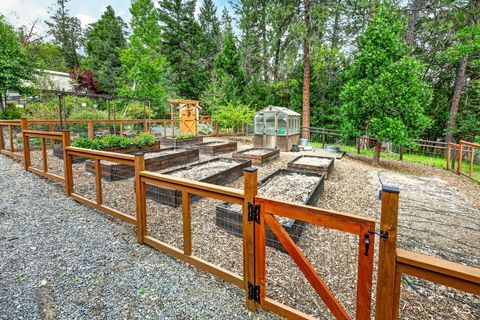 Tiny photo for 1230 Westmont Drive, Jacksonville, OR 97530 (MLS # 220219949)