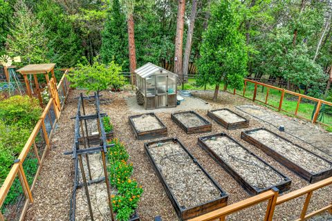 Tiny photo for 1230 Westmont Drive, Jacksonville, OR 97530 (MLS # 220219949)