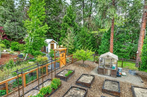 Tiny photo for 1230 Westmont Drive, Jacksonville, OR 97530 (MLS # 220219949)