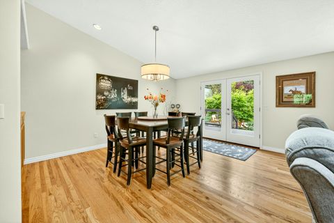 Tiny photo for 1230 Westmont Drive, Jacksonville, OR 97530 (MLS # 220219949)