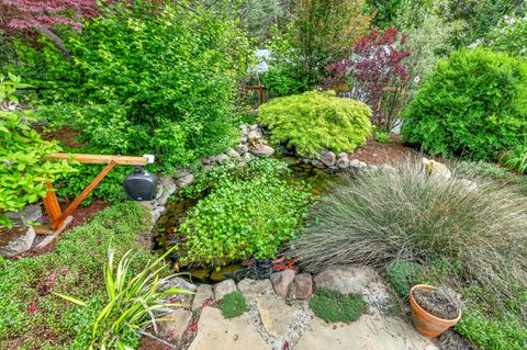 Tiny photo for 1230 Westmont Drive, Jacksonville, OR 97530 (MLS # 220219949)