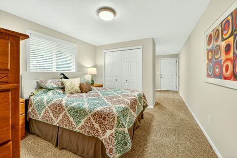 Tiny photo for 1230 Westmont Drive, Jacksonville, OR 97530 (MLS # 220219949)