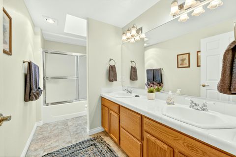 Tiny photo for 1230 Westmont Drive, Jacksonville, OR 97530 (MLS # 220219949)