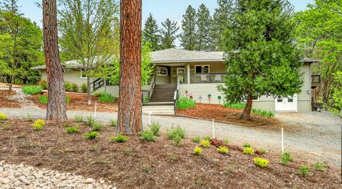 Photo of 1230 Westmont Drive, Jacksonville, OR 97530 (MLS # 220219949)