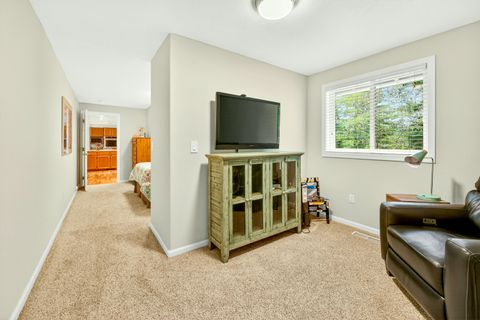 Tiny photo for 1230 Westmont Drive, Jacksonville, OR 97530 (MLS # 220219949)