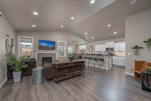 Tiny photo for 61366 SE Preston Street, Bend, OR 97702 (MLS # 220211528)