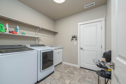 Tiny photo for 61366 SE Preston Street, Bend, OR 97702 (MLS # 220211528)