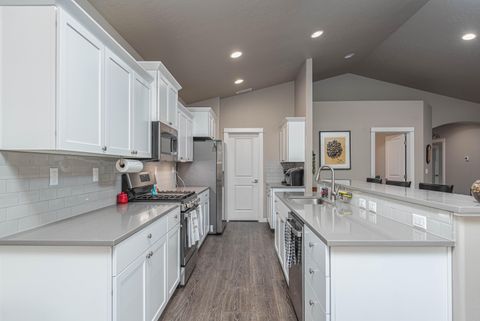 Tiny photo for 61366 SE Preston Street, Bend, OR 97702 (MLS # 220211528)