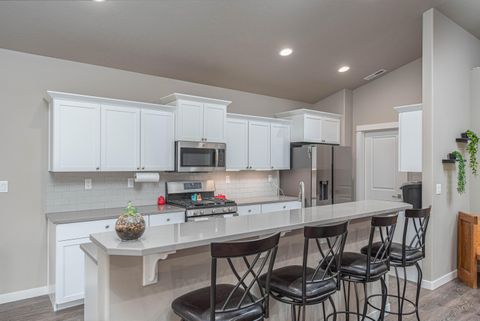 Tiny photo for 61366 SE Preston Street, Bend, OR 97702 (MLS # 220211528)