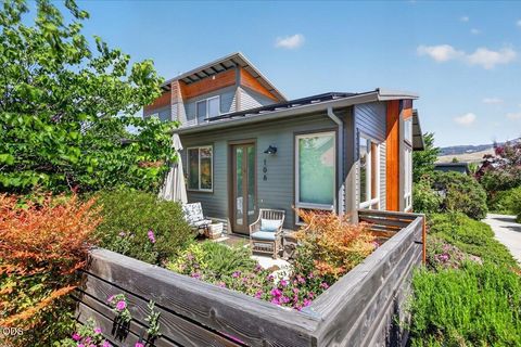 Photo of 106 Dunn Circle, Ashland, OR 97520 (MLS # 220222661)