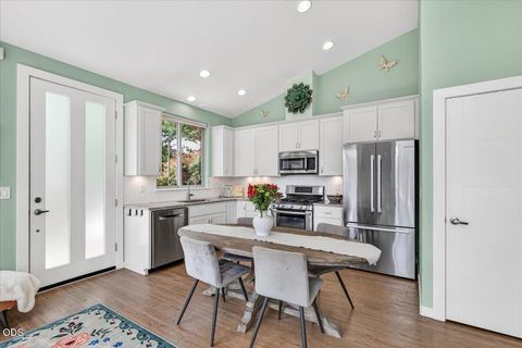 Tiny photo for 106 Dunn Circle, Ashland, OR 97520 (MLS # 220222661)
