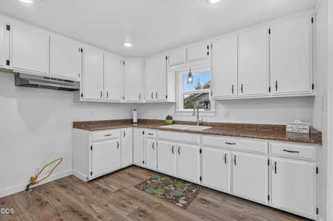 Tiny photo for 1409 Florence Lane, Grants Pass, OR 97527 (MLS # 220227483)