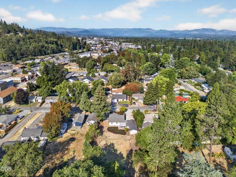 Tiny photo for 1409 Florence Lane, Grants Pass, OR 97527 (MLS # 220227483)