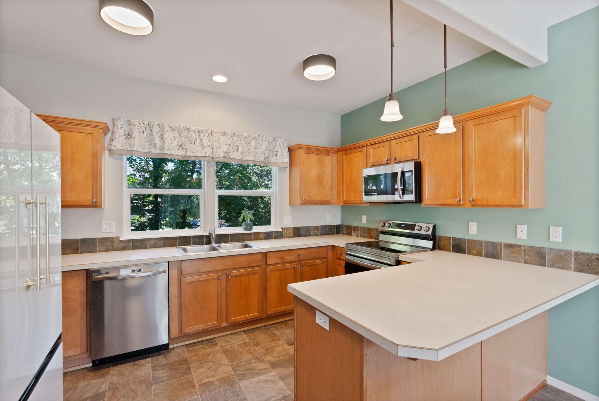 Ridgepointe - Residential