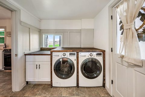 Tiny photo for 392 Del Fatti Lane, Klamath Falls, OR 97603 (MLS # 220212481)