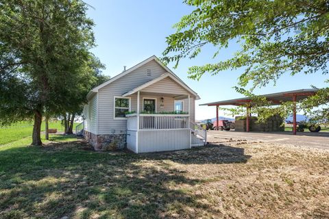 Tiny photo for 392 Del Fatti Lane, Klamath Falls, OR 97603 (MLS # 220212481)