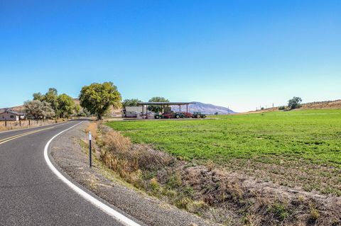 Tiny photo for 392 Del Fatti Lane, Klamath Falls, OR 97603 (MLS # 220212481)