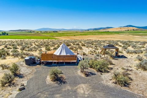 Tiny photo for 392 Del Fatti Lane, Klamath Falls, OR 97603 (MLS # 220212481)