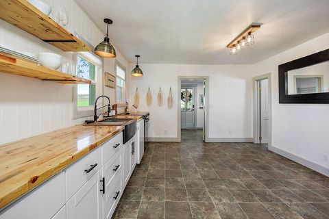 Tiny photo for 392 Del Fatti Lane, Klamath Falls, OR 97603 (MLS # 220212481)