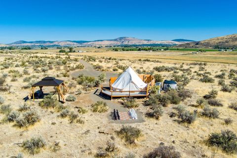 Tiny photo for 392 Del Fatti Lane, Klamath Falls, OR 97603 (MLS # 220212481)