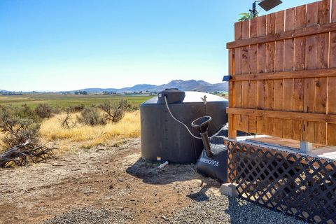 Tiny photo for 392 Del Fatti Lane, Klamath Falls, OR 97603 (MLS # 220212481)