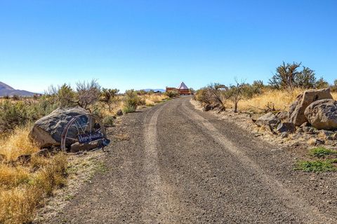 Tiny photo for 392 Del Fatti Lane, Klamath Falls, OR 97603 (MLS # 220212481)