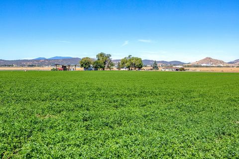 Tiny photo for 392 Del Fatti Lane, Klamath Falls, OR 97603 (MLS # 220212481)