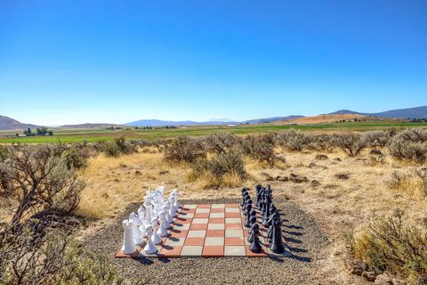 Tiny photo for 392 Del Fatti Lane, Klamath Falls, OR 97603 (MLS # 220212481)