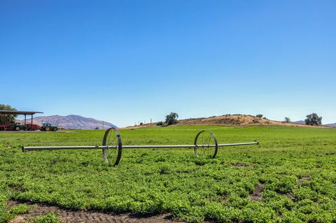 Tiny photo for 392 Del Fatti Lane, Klamath Falls, OR 97603 (MLS # 220212481)