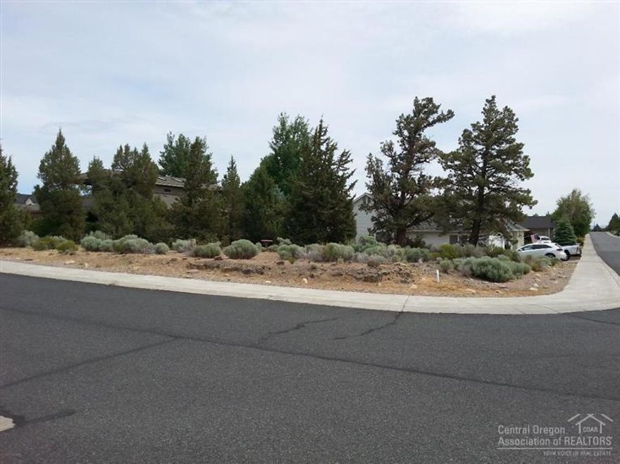 Ready for that great home to be built in the desirable golf community of the Greens at Redmond? This corner lot is ready for you! Natural gas, power, water, sewer and cable TV connection in place at lot line. Drive your golf cart down to the pro shop. One of the few lots remaining in this wonderful neighborhood!
