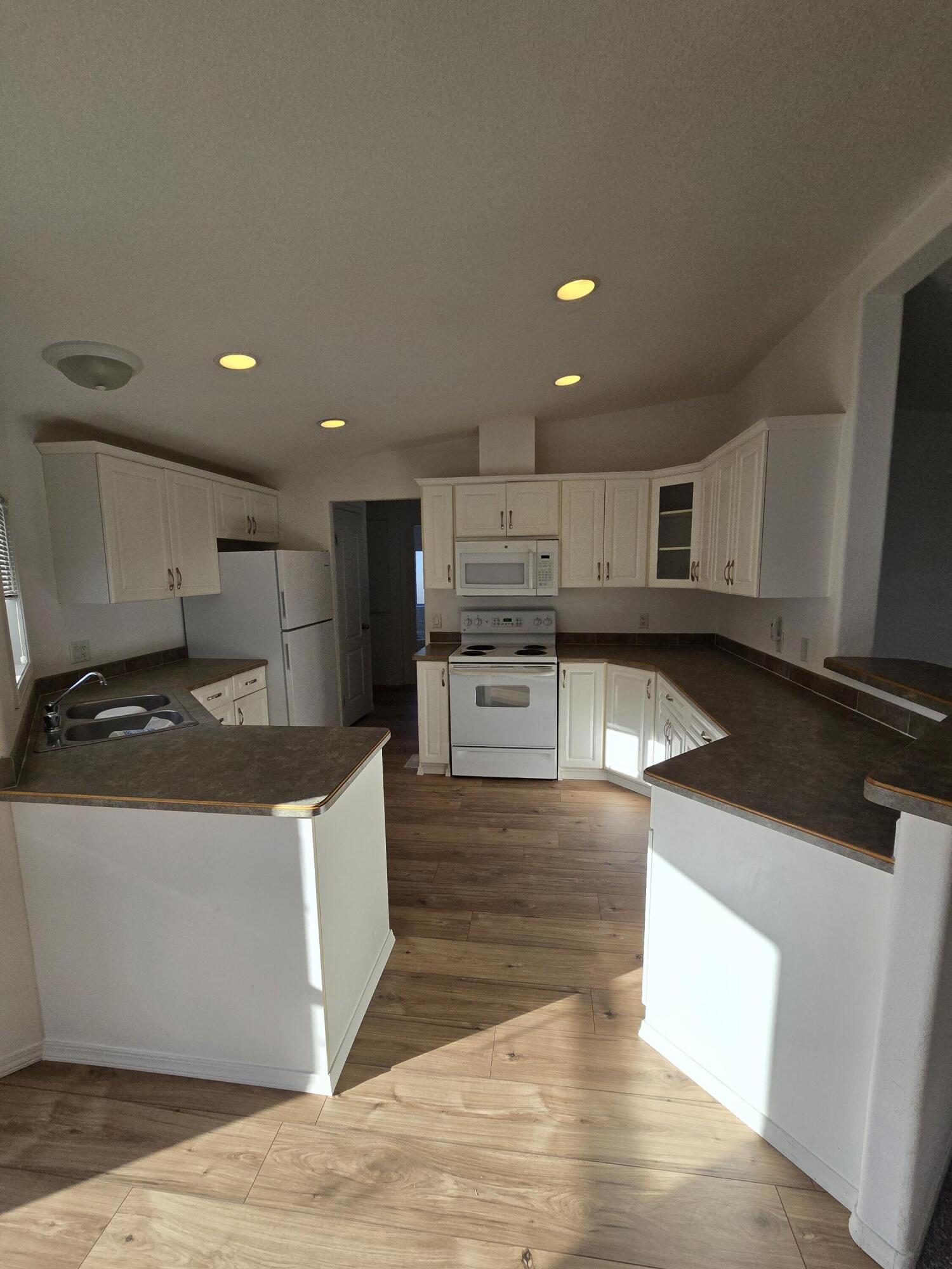 Sunnybrook Manor Estates - Residential