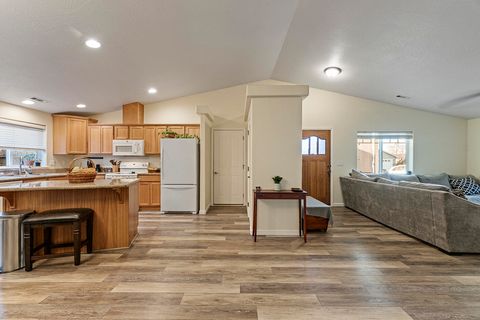 Tiny photo for 7890 27th Street, White City, OR 97503 (MLS # 220213991)