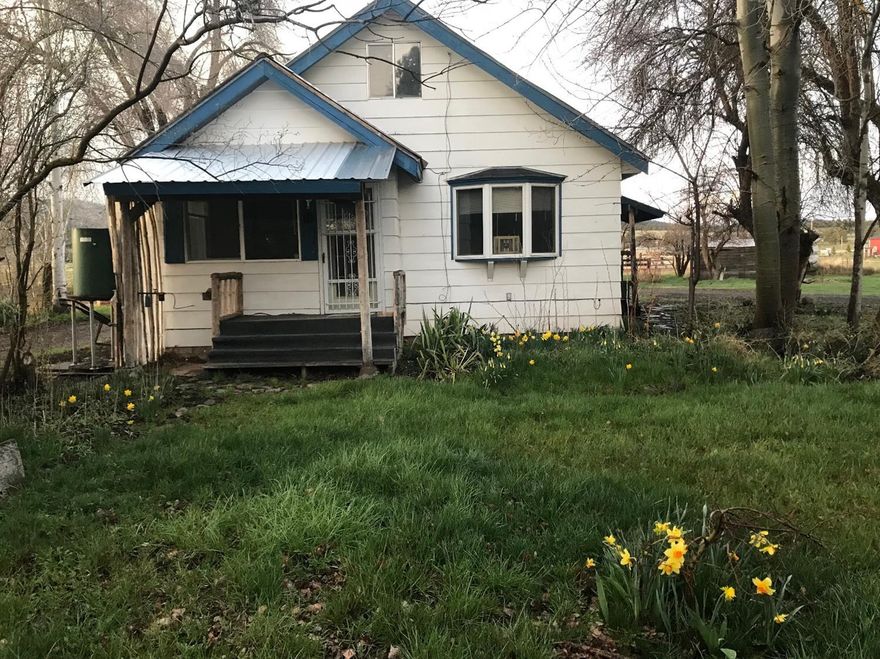 Cute & Cozy 3 bedroom 2 bath Farmhouse situated on roughly 21 acres with irrigation. Used to be a thriving milk farm. Beautiful huge Barn is 56X62. Additional outbuilding with power 25X41. If you ever wanted to own a farm this is an incredible buy! Owner willing to carry with approved terms.