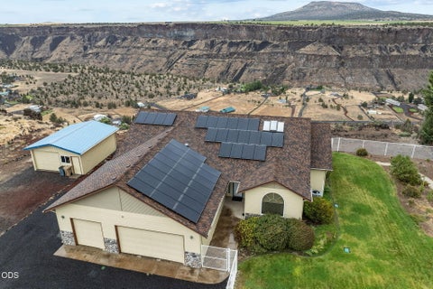 Photo of 13877 SW Peninsula Drive, Terrebonne, OR 97760 (MLS # 220228487)