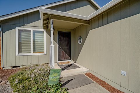 Tiny photo for 436 Vick Lane, Medford, OR 97501 (MLS # 220217409)