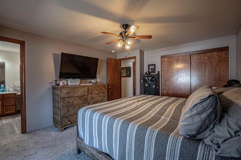 Tiny photo for 436 Vick Lane, Medford, OR 97501 (MLS # 220217409)