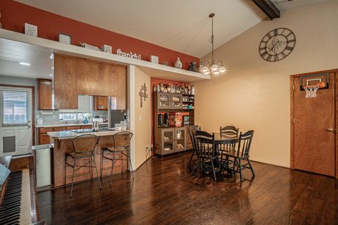 Tiny photo for 436 Vick Lane, Medford, OR 97501 (MLS # 220217409)