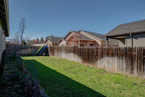 Tiny photo for 436 Vick Lane, Medford, OR 97501 (MLS # 220217409)