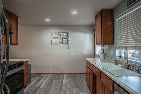 Tiny photo for 436 Vick Lane, Medford, OR 97501 (MLS # 220217409)