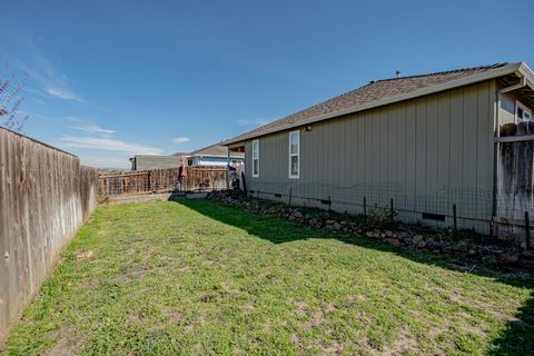 Tiny photo for 436 Vick Lane, Medford, OR 97501 (MLS # 220217409)
