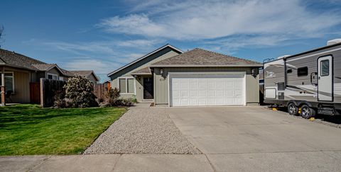 Tiny photo for 436 Vick Lane, Medford, OR 97501 (MLS # 220217409)