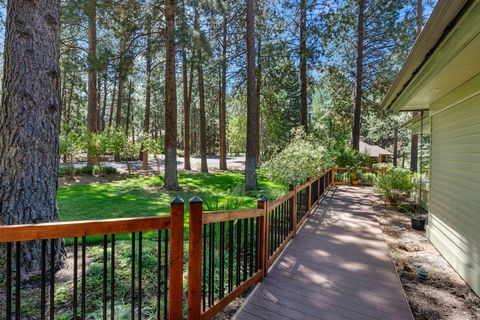 Tiny photo for 60730 Breckenridge Street, Bend, OR 97702 (MLS # 220219674)