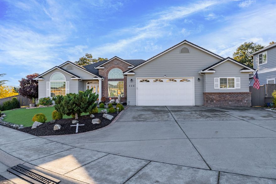 Immaculate 3-bedroom, 2-bath home located in the highly desirable Central Point East neighborhood! Built in 2004 with quality craftsmanship, this beautifully maintained home offers a spacious and functional layout with a bright open-concept living area, perfect for relaxing or entertaining. Updated in 2023 with fresh interior paint, new stainless steel appliances, and new window blinds, this home feels fresh and move-in ready. The bathrooms feature elegant cultured marble surrounds and countertops, and the primary suite includes a luxurious jetted soaking tub for ultimate relaxation. A large 3-car garage provides plenty of room for parking, storage, or hobbies. Enjoy a low-maintenance yard and a quiet, well-kept neighborhood close to schools, parks, and shopping. A perfect blend of comfort, convenience, and quality in Central Point East!