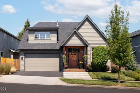 Photo of 63154 Iner Loop, Bend, OR 97701 (MLS # 220228679)